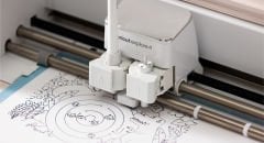 Cricut Explore 4 Kesici Makine Başlangıç Paketi (Makine + Temel Alet Seti + Transfer Bandı 30x120cm + Kalıcı Vinil Folyo Altın & Gümüş)
