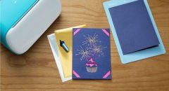 Cricut Joy Parti Paketi ( Makine + Alet Seti + Transfer Bandı 14x122cm + Kalıcı Vinil Folyo Parti Pembesi&Okyanus)